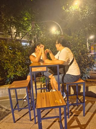 Mesa alta terraza + 4 sillas oferto por mudanza
