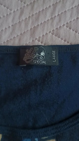 Camiseta Freddy's azul y amarilla