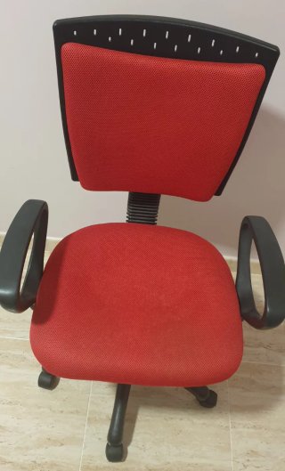Silla de escritorio con ruedas y reposabrazos