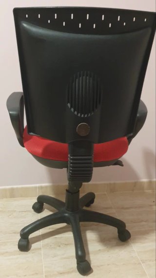 Silla de escritorio con ruedas y reposabrazos