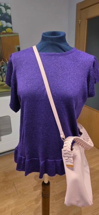 Camiseta morada con brillo y volantes - SFERA