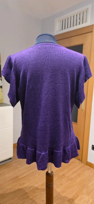 Camiseta morada con brillo y volantes - SFERA