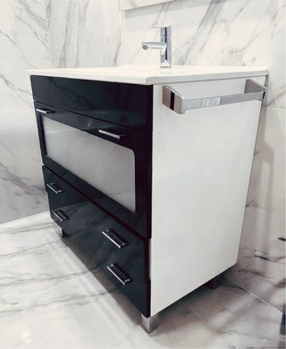 Mueble de lavabo lacado negro brillo y cristal