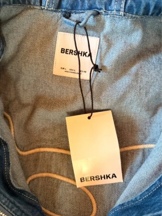 Chaqueta vaquera Bershka con capucha Talla L