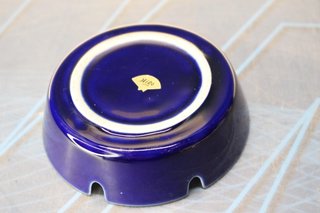 Cenicero azul cobalto de porcelana Hiro, Japón.