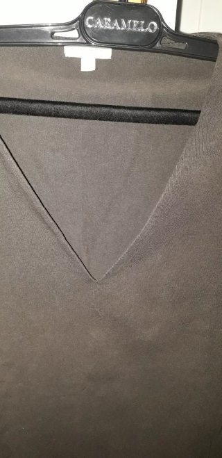 Camiseta Mássimo Dutti marrón escote pico