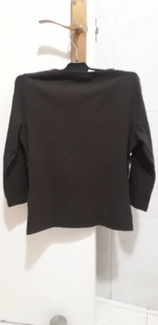 Camiseta Mássimo Dutti marrón escote pico