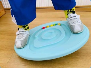 Tabla equilibrio sensorial infantil