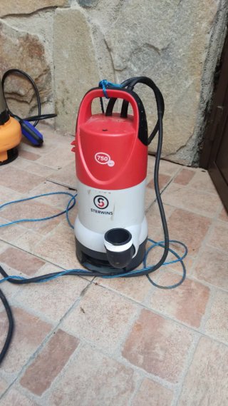 Bomba de agua sumergible Sterwins 750W