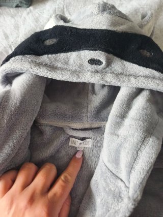 Bata de Rizo con Capucha de Mapache
