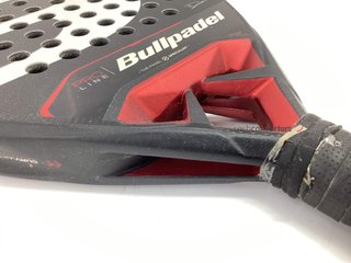 pala de padel bullpadel vertex 04 comfort pro line