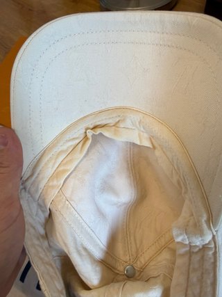 Gorra Louis Vuitton Unisex Blanca y Dorada