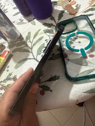 iPhone Negro con Funda Verden