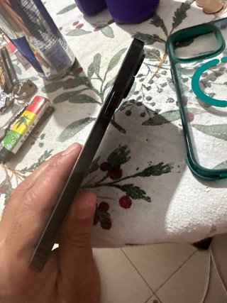 iPhone Negro con Funda Verden