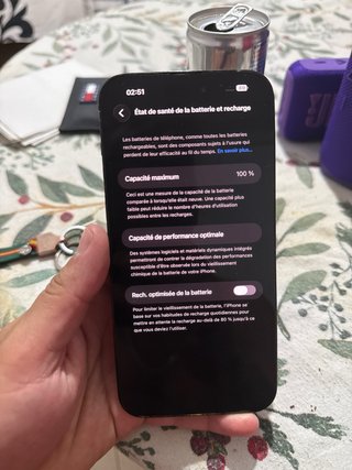 iPhone Negro con Funda Verden
