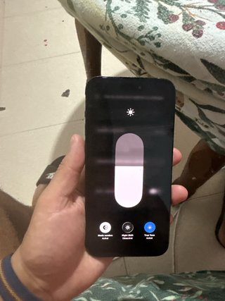 iPhone Negro con Funda Verden
