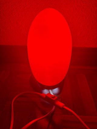 Lámpara de mesa de luz roja
