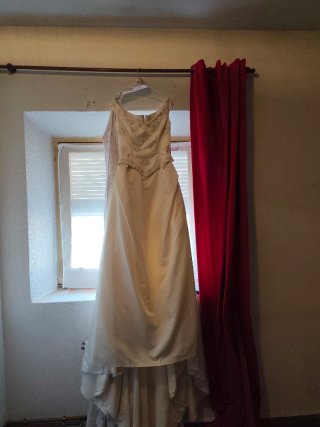 Vestido de Novia Blanco con Detalles