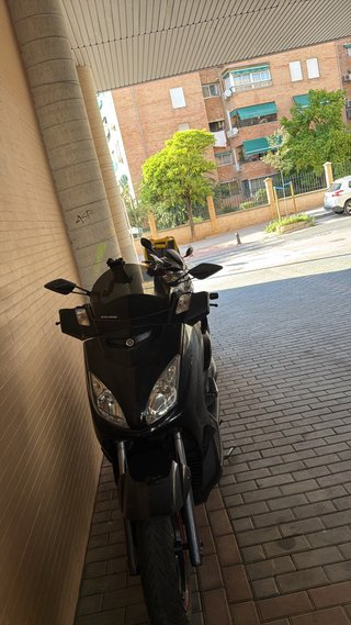 Maxi Scooter Negra