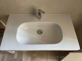 Lavabo de baño moderno de 80 cm.