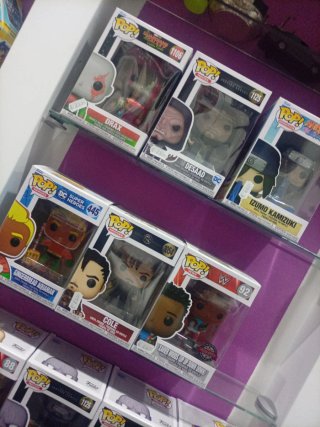 10 Funko Pop! Marvel, DC, Naruto, WWE