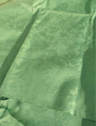 Tela damasco verde con diseño floral