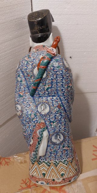 Statua cinese con capelli lunghi