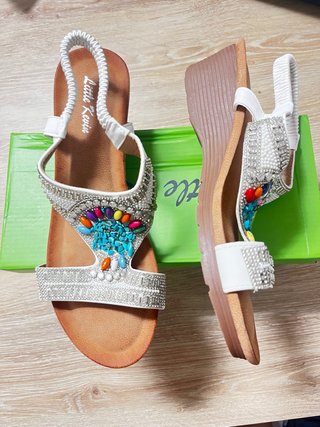 Sandalias Little Kevin cuña pedrería multicolor