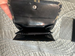 Cartera monedero mujer Salvadores negra y dorada