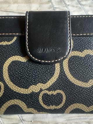 Cartera monedero mujer Salvadores negra y dorada