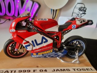2 Modellini Ducati MotoGP 1:12
