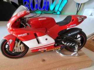 2 Modellini Ducati MotoGP 1:12
