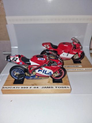 2 Modellini Ducati MotoGP 1:12