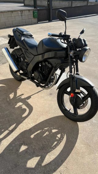 Daelim Roadwin 125 Negra