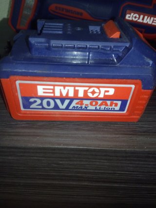 Cargador y Batería Emtop 20V,4A