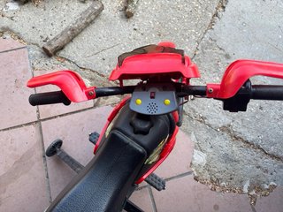 Moto a batería infantil roja