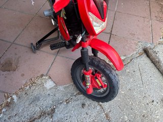 Moto a batería infantil roja