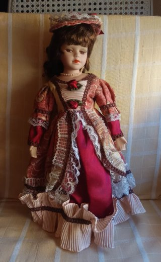 Muñeca de porcelana antigua
