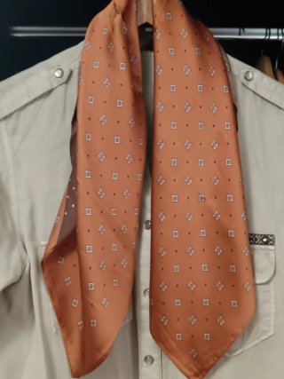 Pañuelo de cuello estampado