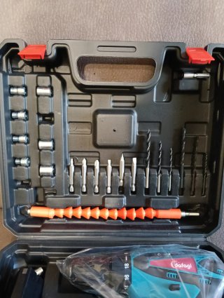 Trapano avvitatore con accessori
