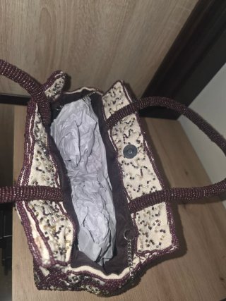 Bolso Zara bordado burdeos y beige, con abalorios