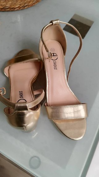 Sandalias elegantes. Una única puesta para boda