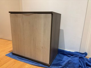 Mueble auxiliar con estantes (actualmente zapater)