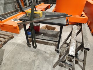 Carro taller móvil con bandejas