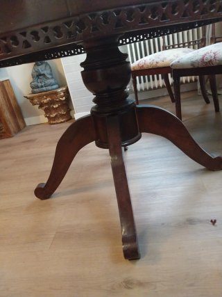 Mesa de comedor de madera maciza