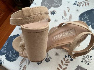 Sandalias Mango tacón beige nudo