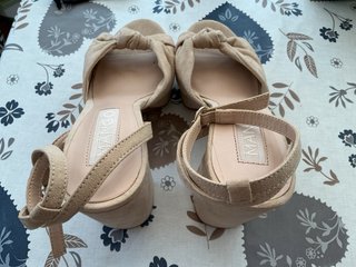 Sandalias Mango tacón beige nudo