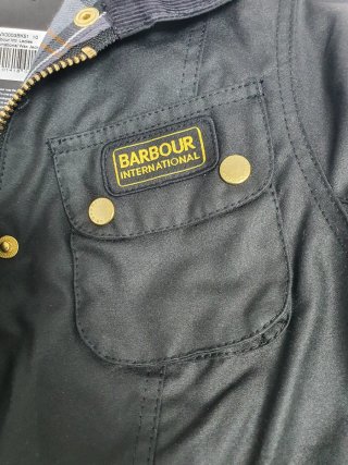 Chaqueta Barbour International Negra