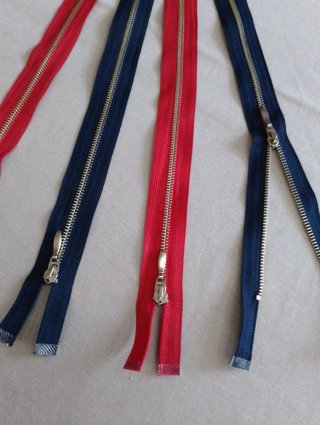 Cerniere lampo metallo rosso e blu PZ 4 CM 32 1/2