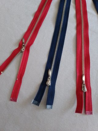 Cerniere lampo metallo rosso e blu PZ 4 CM 32 1/2